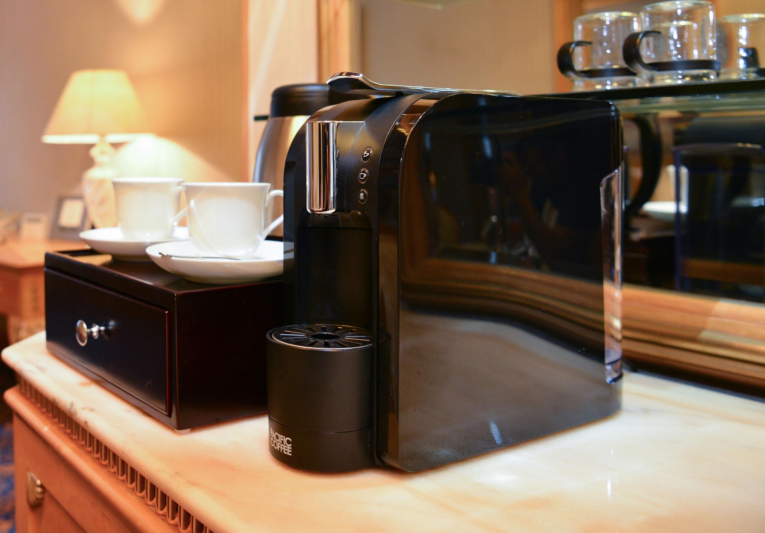 เรกัล ฮ่องกง โฮเต็ล Hotel ภายนอก รูปภาพ A Nespresso coffee machine