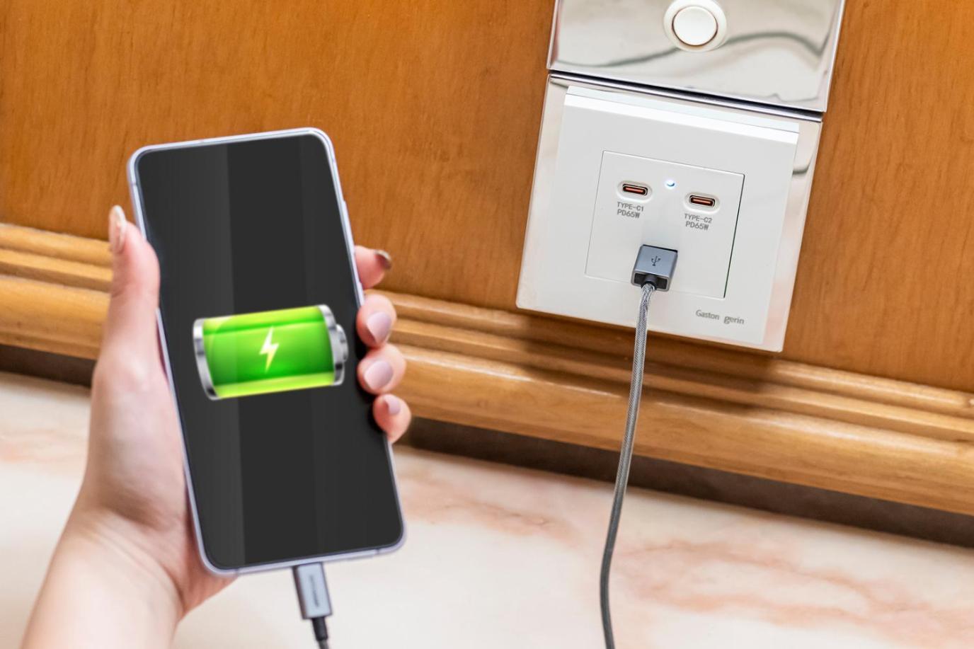 เรกัล ฮ่องกง โฮเต็ล Hotel ภายนอก รูปภาพ A mobile phone being charged